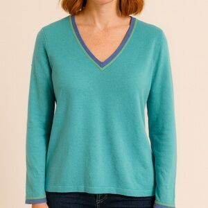 Griffen Turquoise V Neck 100% Cashmere
Sweater Sz PL